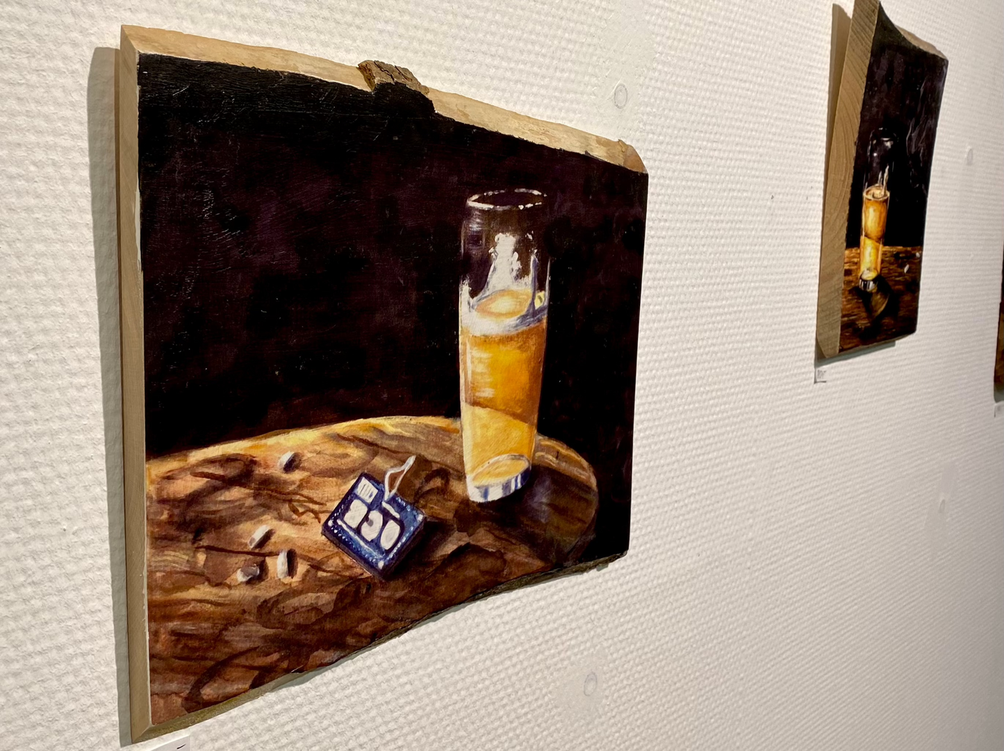 Kunstdruck Bierglas und Blättchen