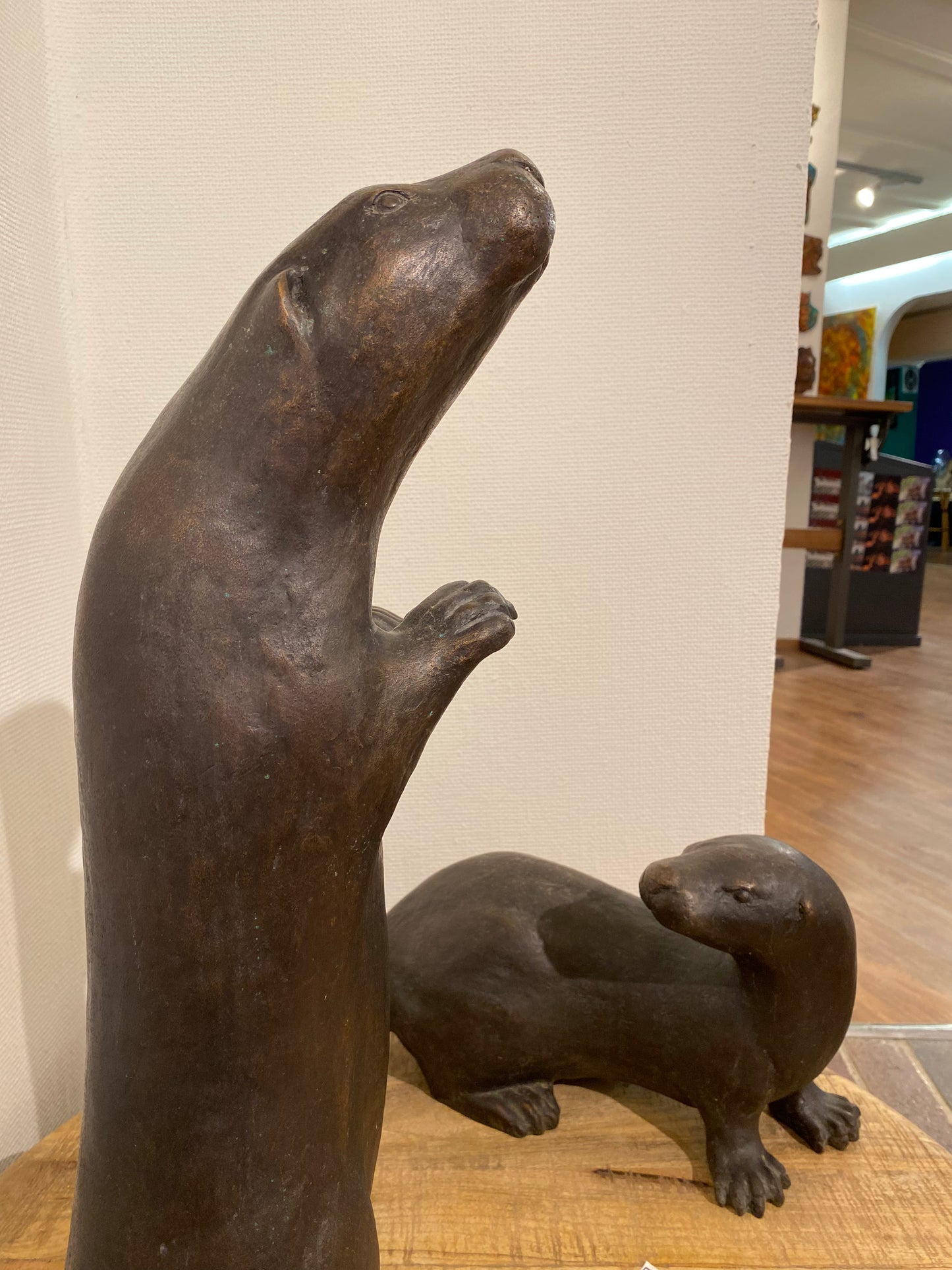 Fischotterpaar aus Bronze