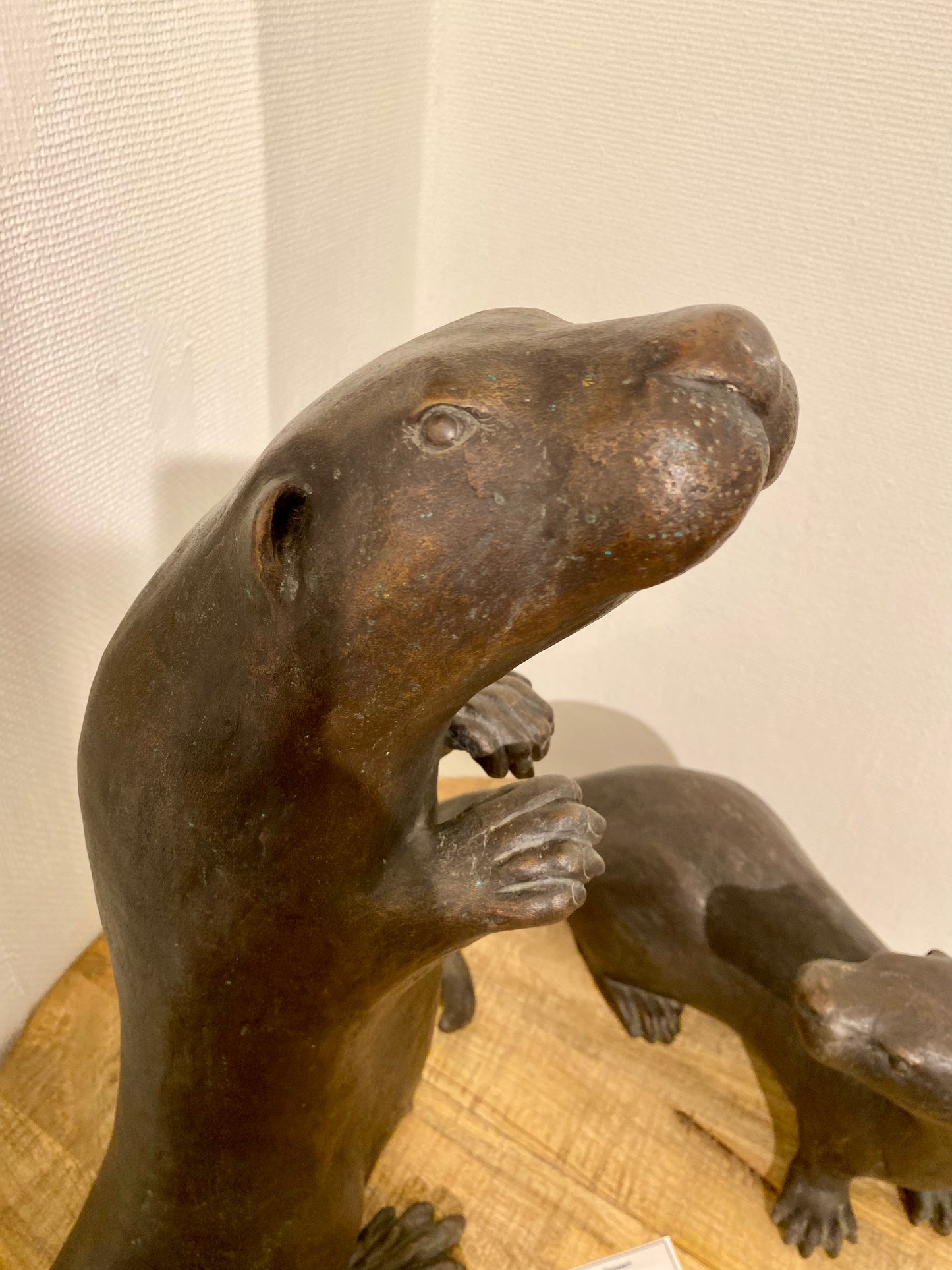 Fischotterpaar aus Bronze
