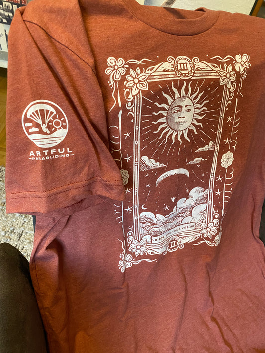 Artful Paragliding - Tarot Fliegen T-Shirt