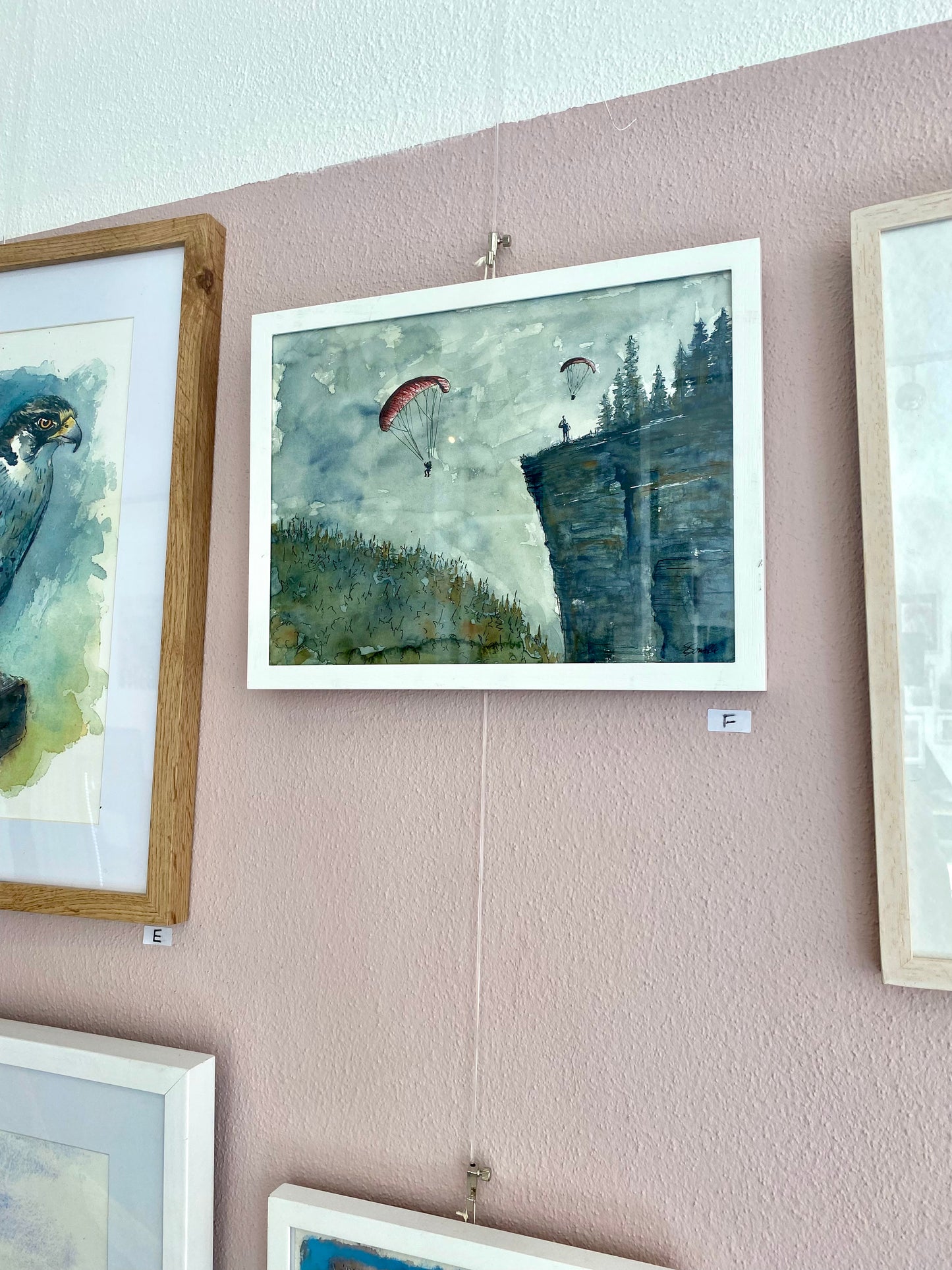 Grüße aus der Luft - Gleitschirm Aquarell – Originalkunst mit Tusche | Paragliding Wandbild mit Berglandschaft