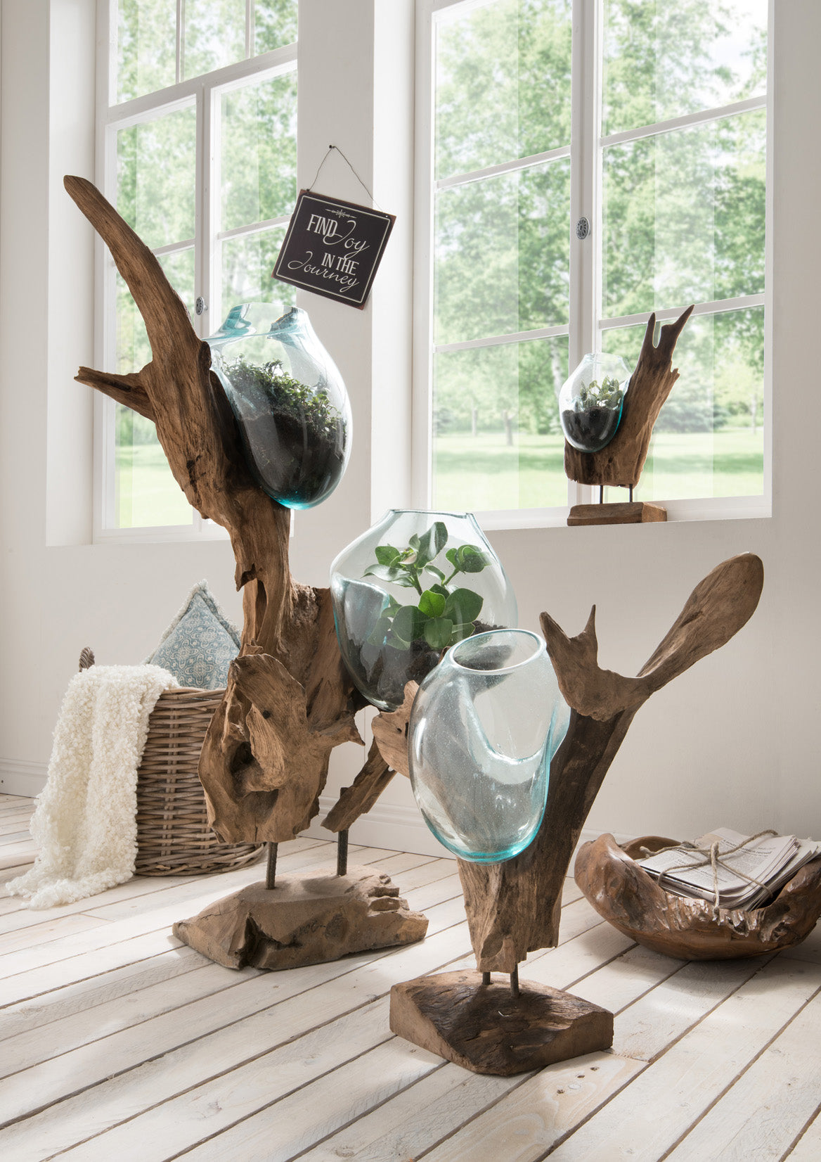 Holzskulptur / Deko-Wurzel mit Glasvase(n) in Tropfenform, verschiedene Ausführungen