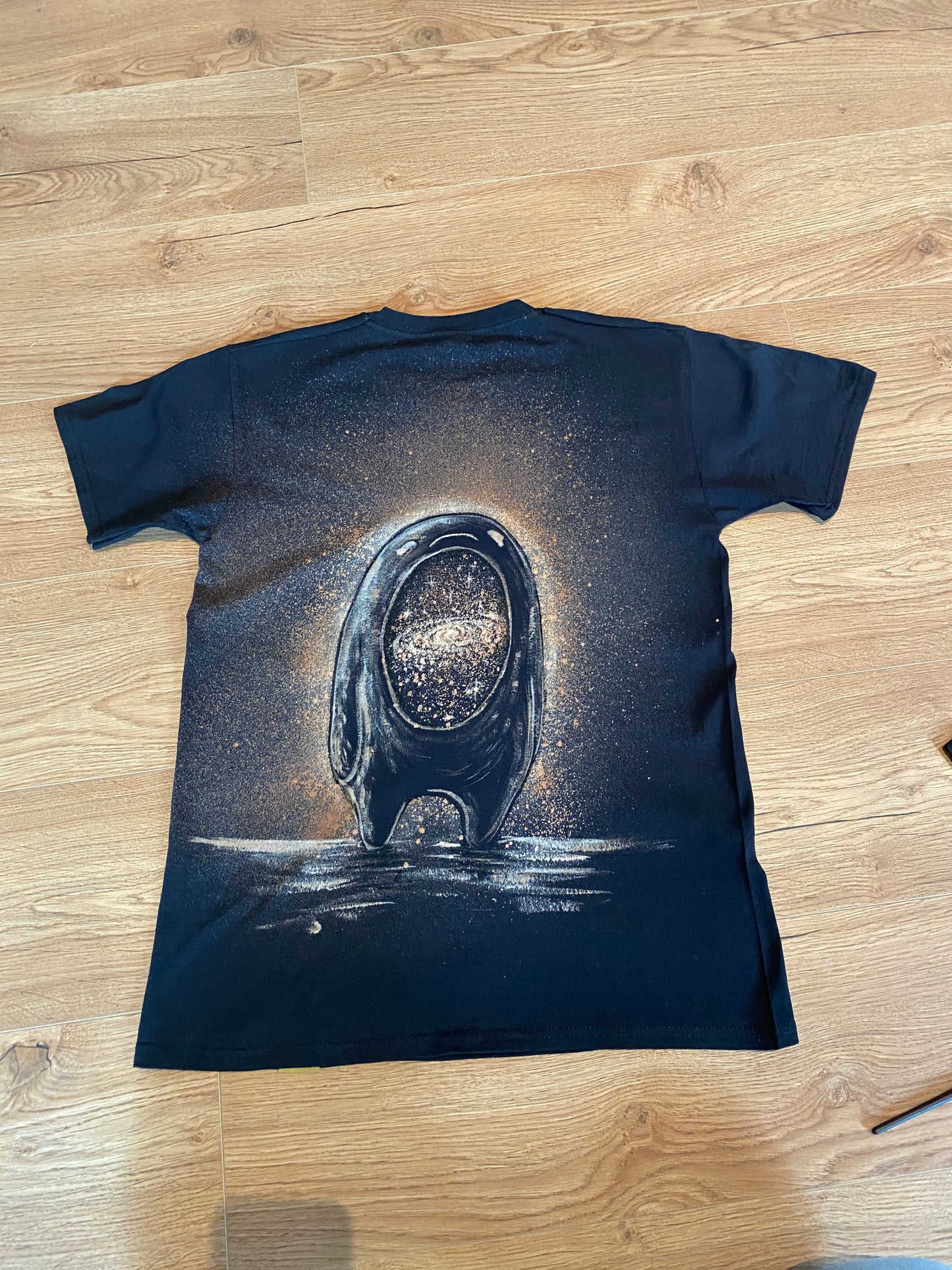 EXIST IT! | Lara Simons Artwear T-Shirt mit Rückenmalerei Unikat