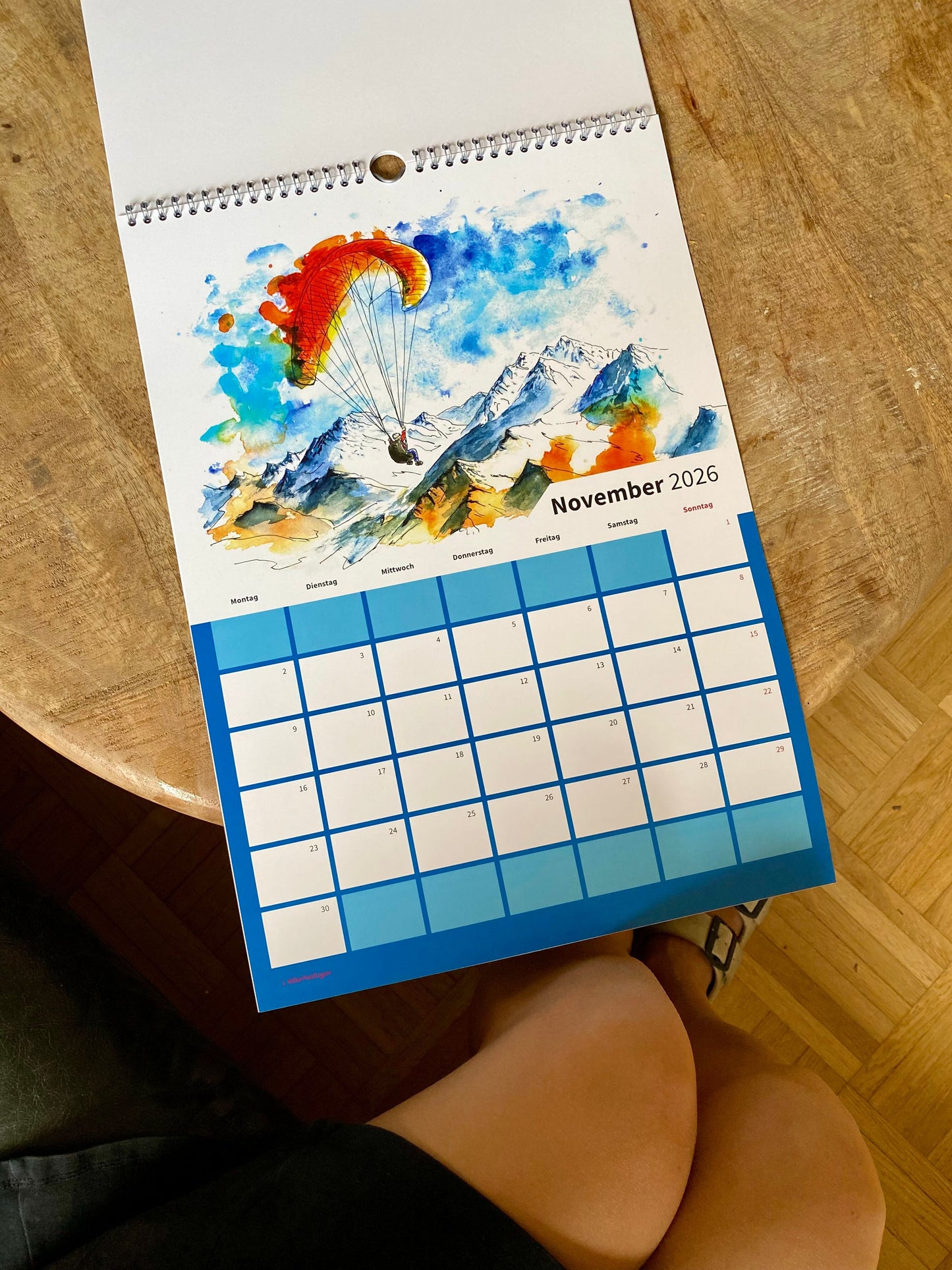 PARAGLIDING ART 2026 - Gleitschirm-Kalender mit digitaler & handgemalter Kunst von Lara Simons