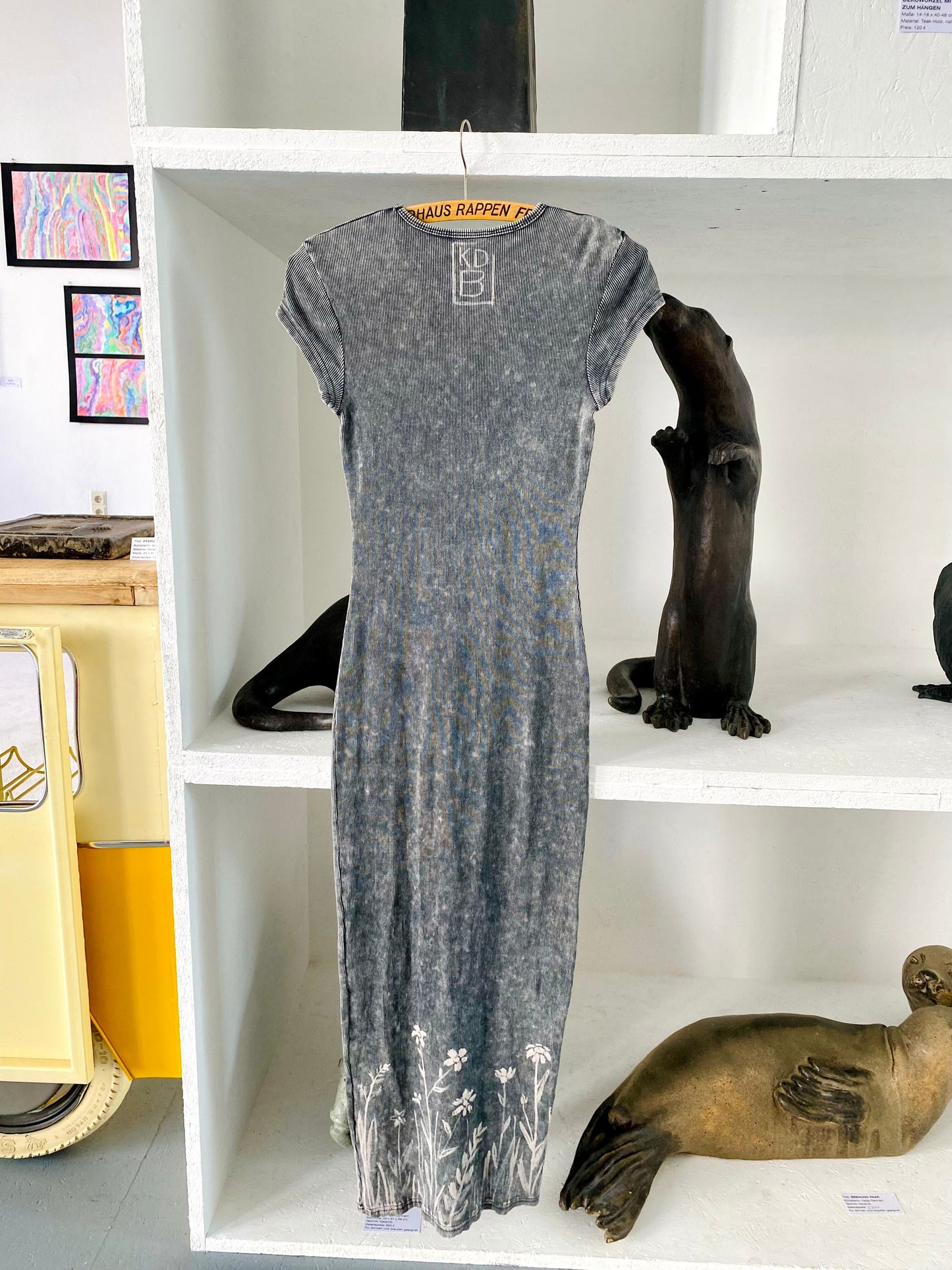 Unikat: Handgebleichtes Sommerkleid mit Wildblumenmotiv – Größe M